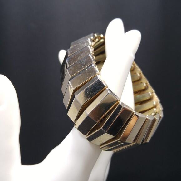 Vintage Modernist Japan Expansion Bracelet, Gold Tone, 6 Inches - Picture 2 of 7